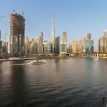 Apartment In Business Bay With Stunning Views Of Burj Khalifa & Canal