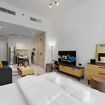Apartment In Business Bay With Stunning Views Of Burj Khalifa & Canal