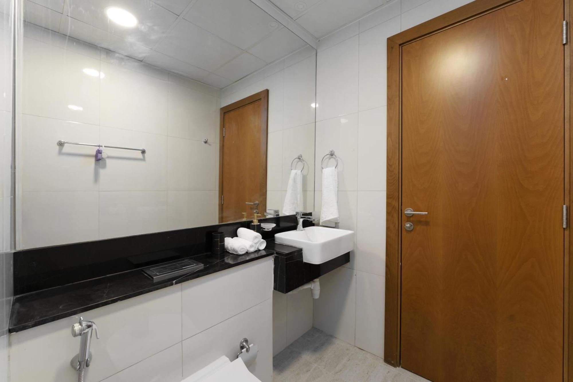 In Business Bay With Stunning Views Of Burj Khalifa & Canal Apartment Dubai