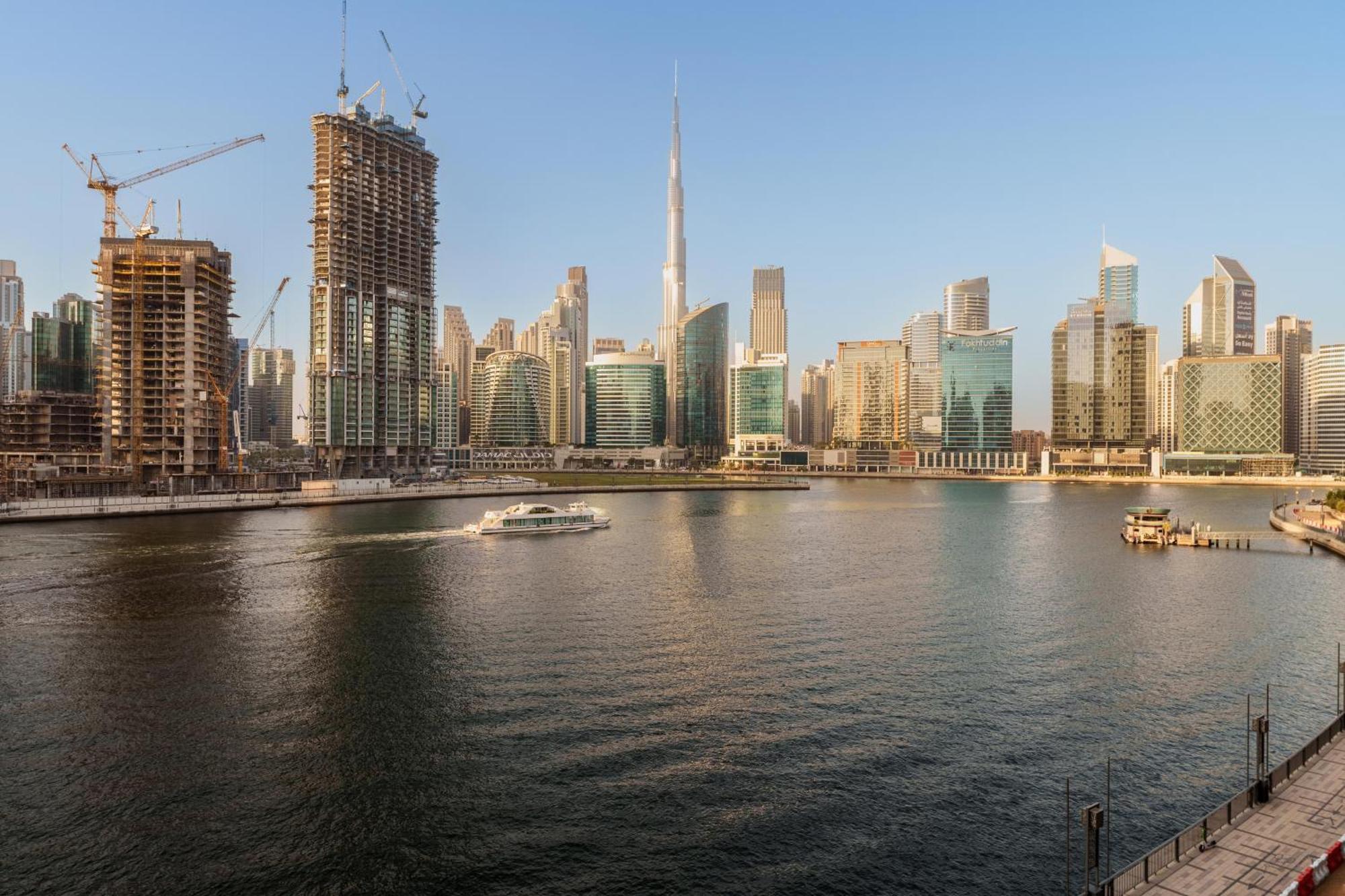 Apartment In Business Bay With Stunning Views Of Burj Khalifa & Canal