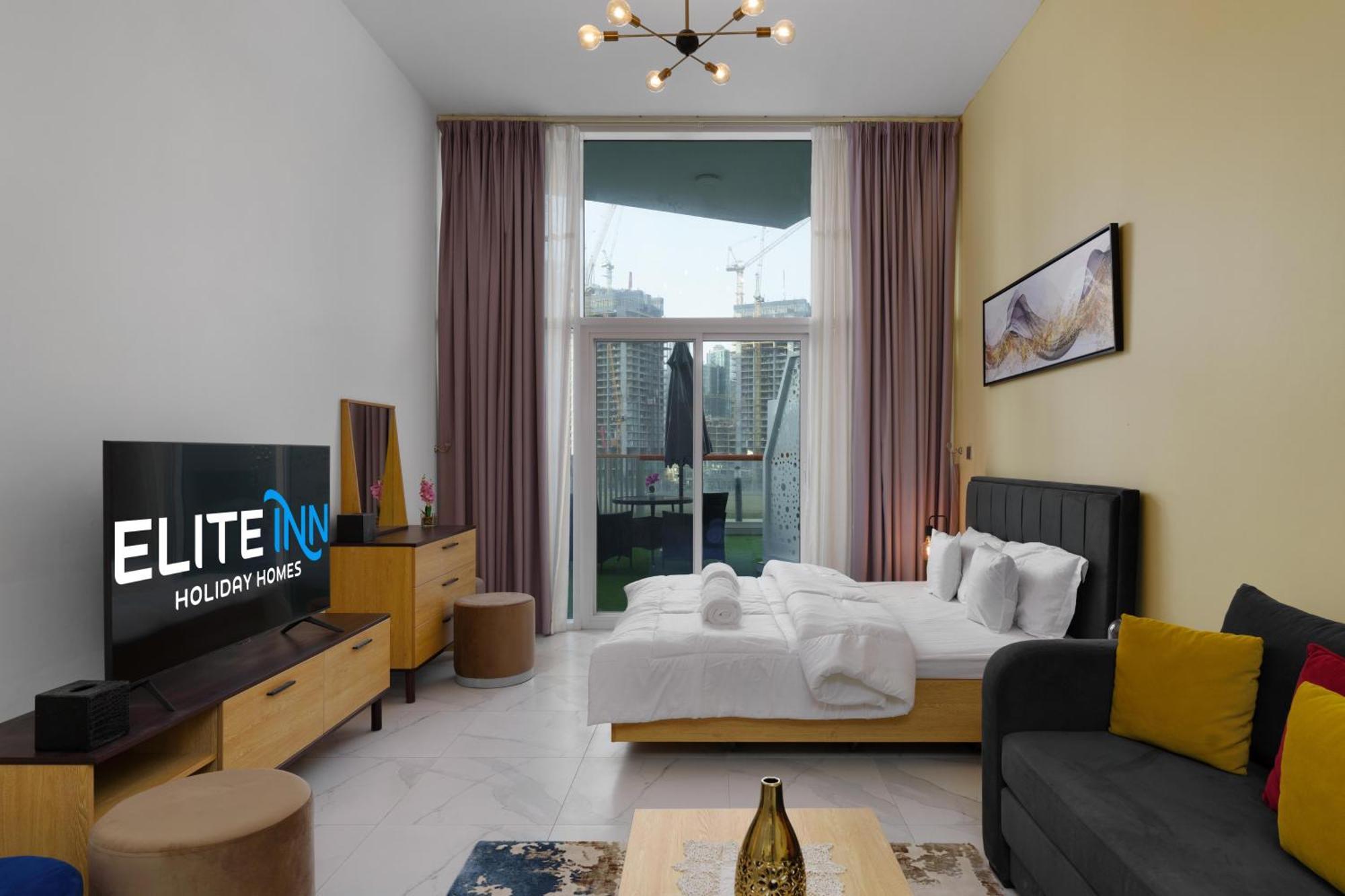 In Business Bay With Stunning Views Of Burj Khalifa & Canal *