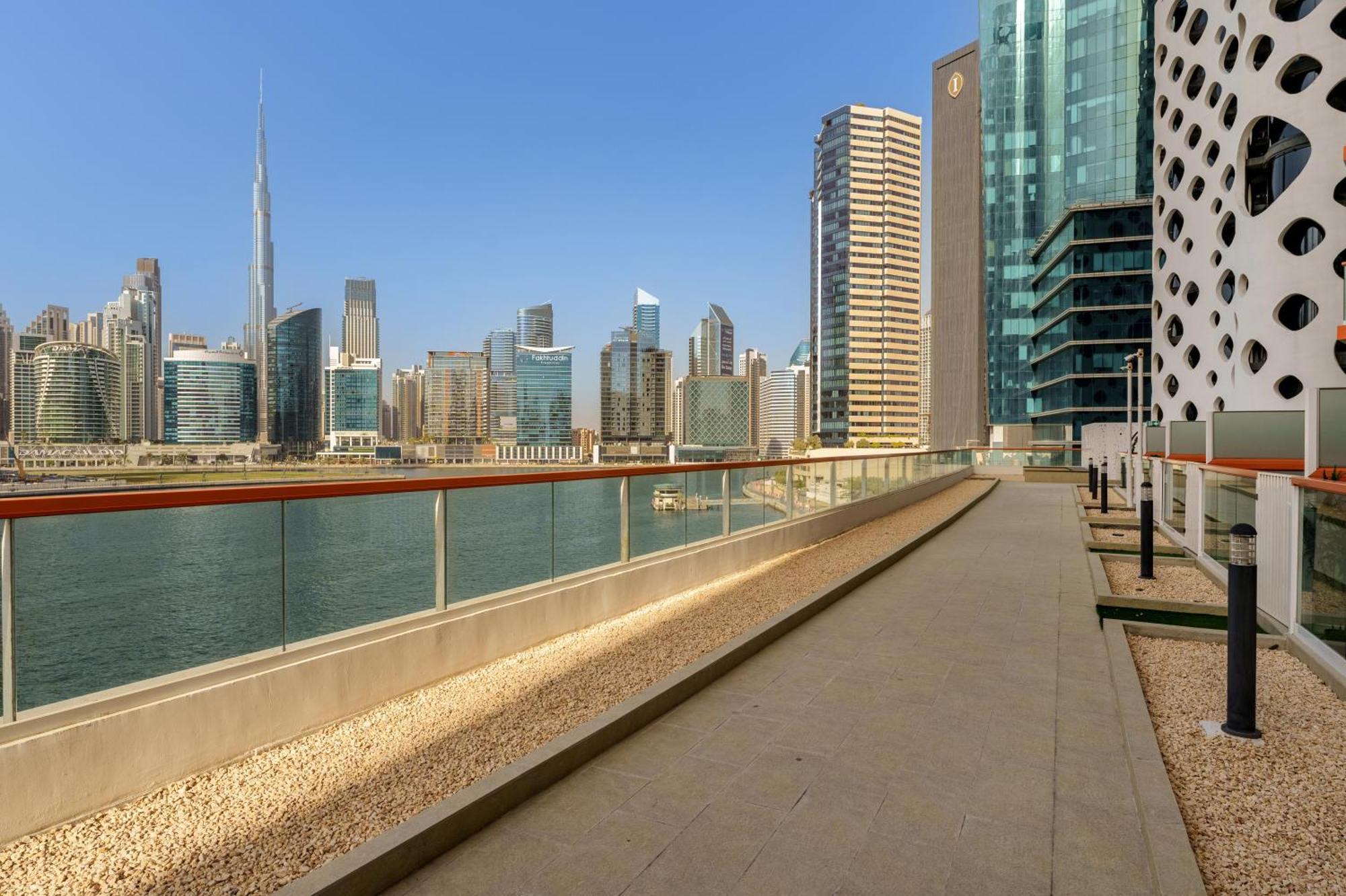Apartment In Business Bay With Stunning Views Of Burj Khalifa & Canal