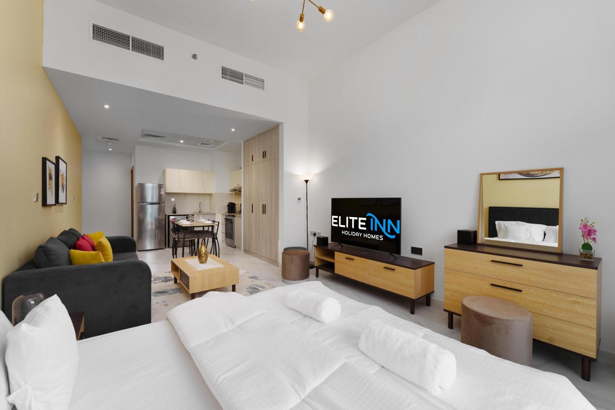 In Business Bay With Stunning Views Of Burj Khalifa & Canal Apartment *