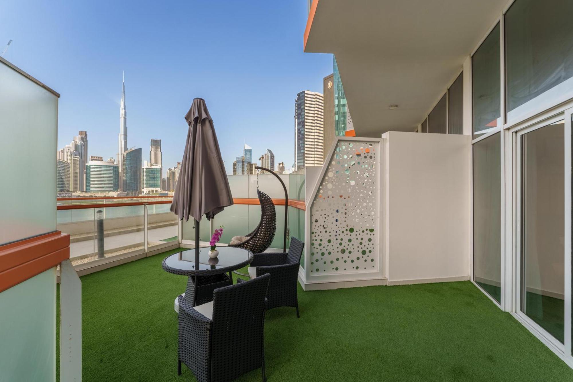 In Business Bay With Stunning Views Of Burj Khalifa & Canal Apartment Dubai