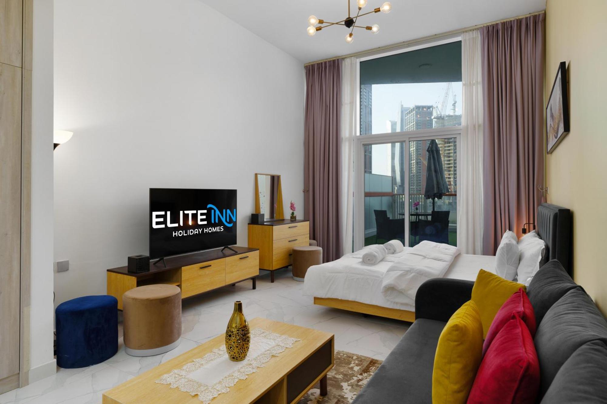 In Business Bay With Stunning Views Of Burj Khalifa & Canal *