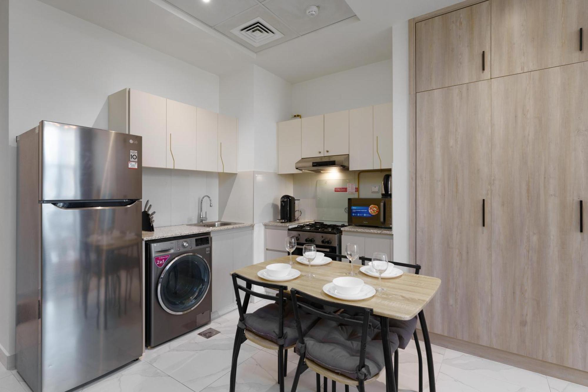 Apartment In Business Bay With Stunning Views Of Burj Khalifa & Canal *