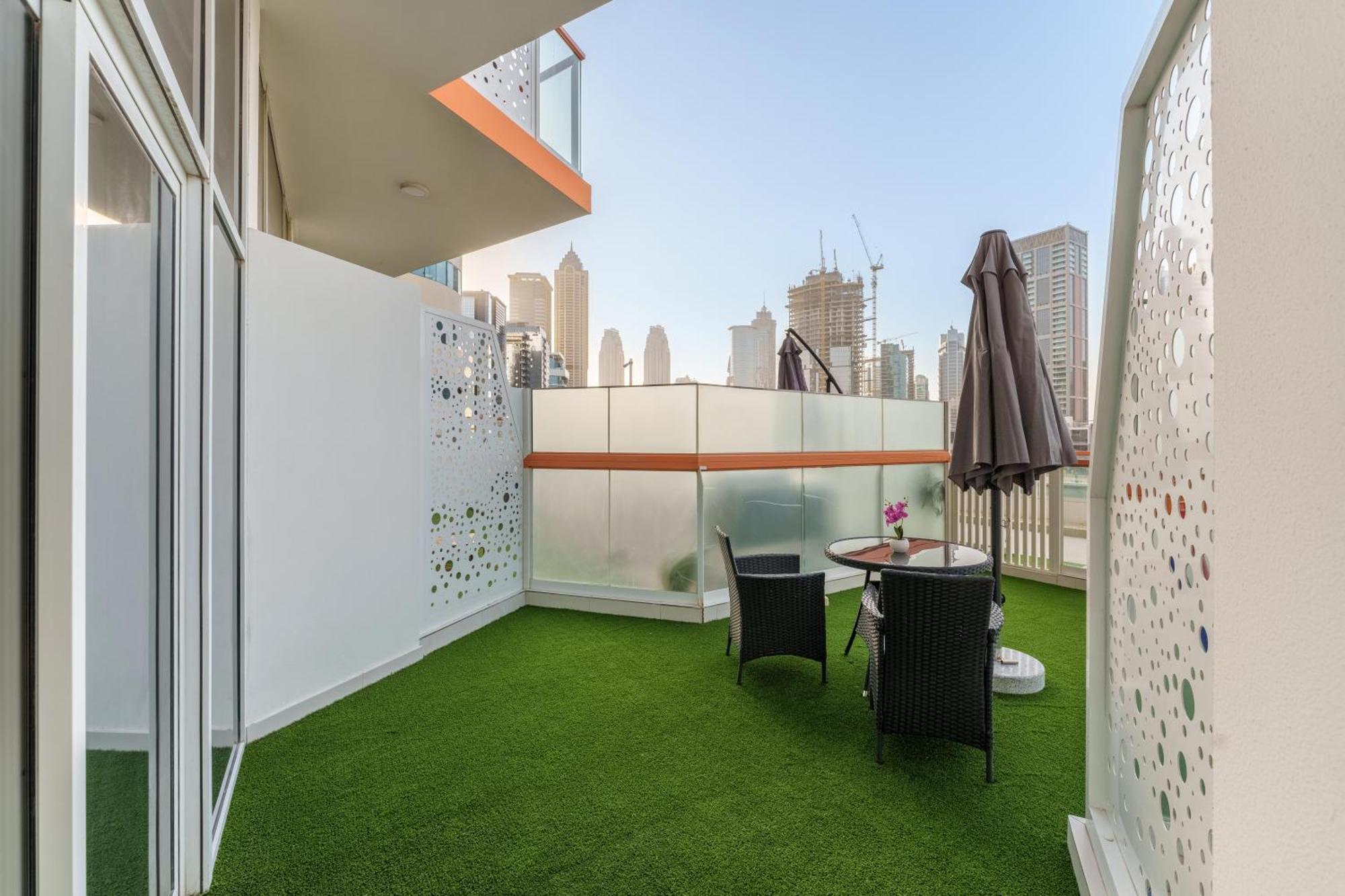 In Business Bay With Stunning Views Of Burj Khalifa & Canal *